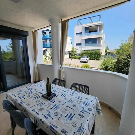 Apartments Albert Krk Town Exterior foto